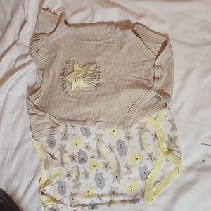 LITTLE BEGINNINGS STAR ONESIES SZ 6-9 MONTH